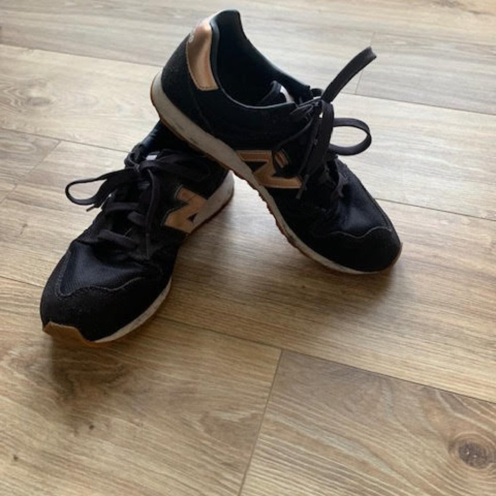 JCrew x New Balance 520 sneakers navy/rose gold limited edition